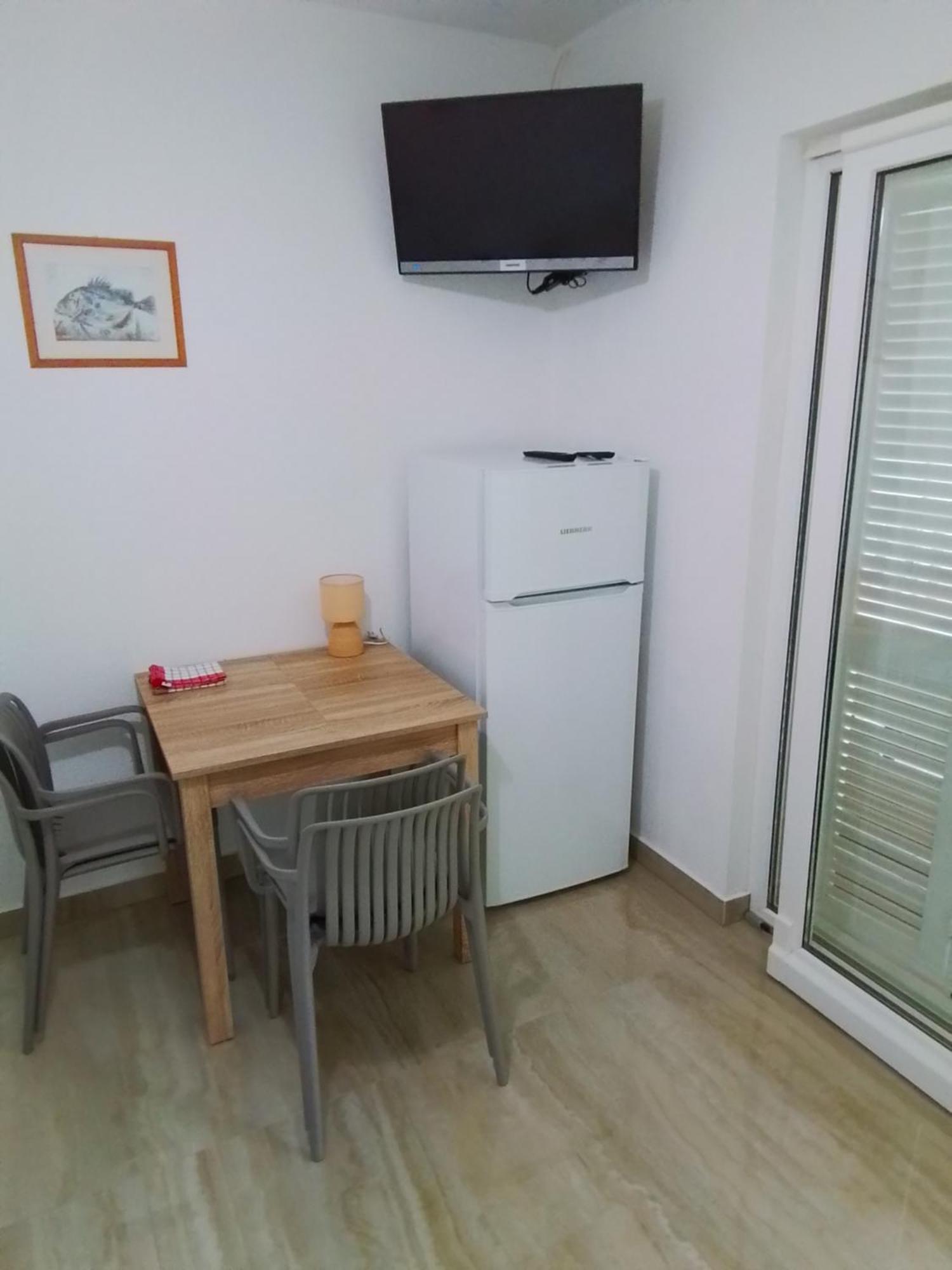 אומיס Apartments Kalajzic מראה חיצוני תמונה